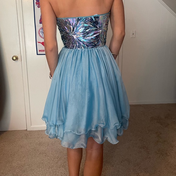 Blue lettuce edge cocktail with iridescent sequins- Lara Designs- size 6 - Picture 4 of 5